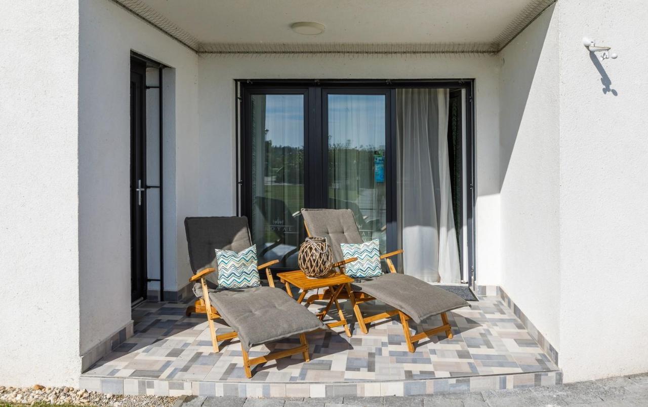 Royal Cafe Apartman Keszthely Exterior photo